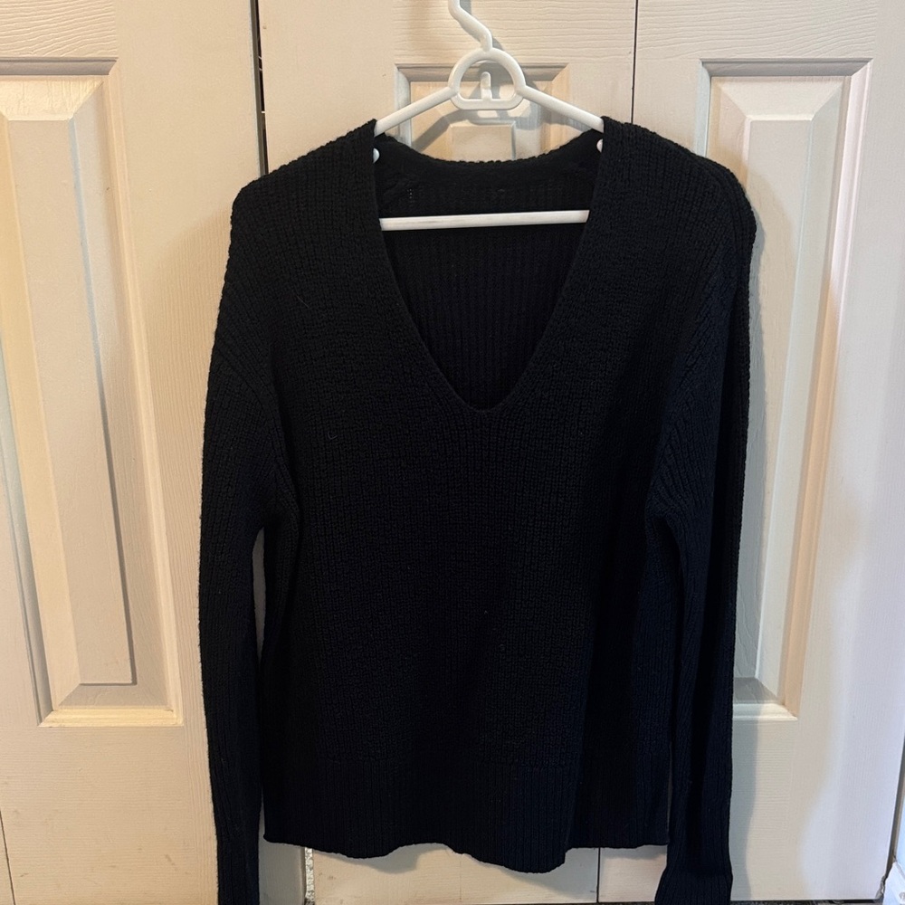 Lululemon thick Black V-Neck Sweater